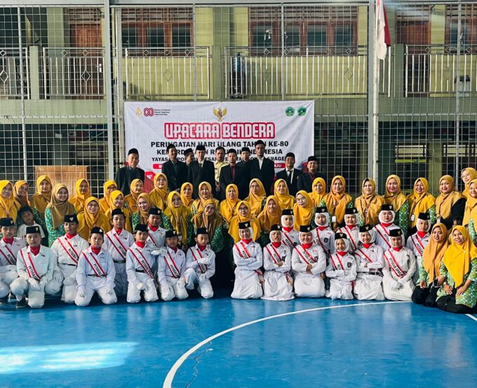SD Integral Walisongo Gelar Upacara Peringatan HUT RI ke-80 dengan Khidmat
